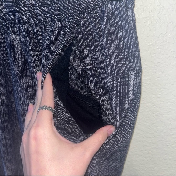 Lululemon Rollin' With My Omies Pant Burlap Texture Black Dune / Black Size 2 - Picture 2 of 6